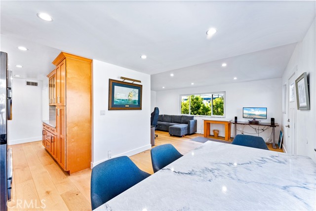 400 17th Street, Manhattan Beach, California 90266, 4 Bedrooms Bedrooms, ,2 BathroomsBathrooms,Residential,For Sale,17th,PW24197344