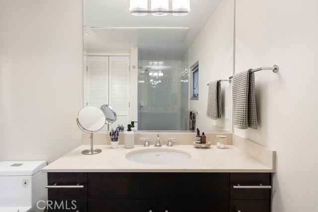 4111 W Sunset Boulevard, Los Angeles CA: https://media.crmls.org/medias/d7df1aaa-3d56-4f8e-b03f-29f5f93e322b.jpg