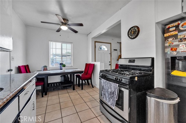 Detail Gallery Image 10 of 37 For 6601 Naomi Ave, Buena Park,  CA 90620 - 4 Beds | 2 Baths