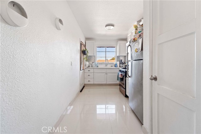 Detail Gallery Image 5 of 15 For 4051 Abourne Rd #D,  Los Angeles,  CA 90008 - 2 Beds | 1 Baths