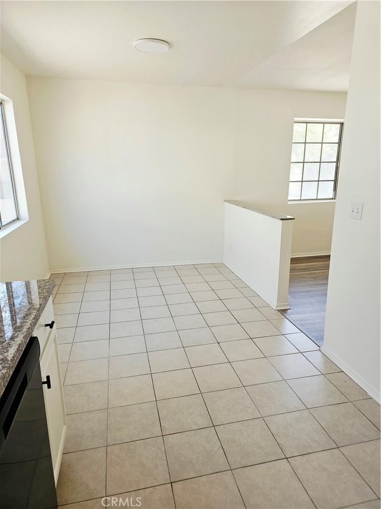 https://media.crmls.org/medias/d7e32c86-7978-497f-aa17-d4e977ef0114.jpg?preset=X-Large