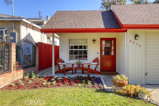8630 Forsythe Street, Sunland CA: https://media.crmls.org/medias/d7e3d649-de29-4b09-872a-6d401e5cc359.jpg