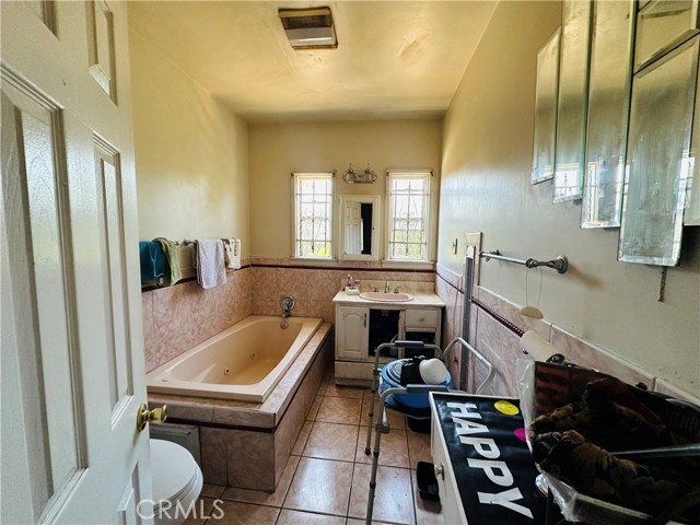Detail Gallery Image 21 of 56 For 606 W 57th St, Los Angeles,  CA 90037 - 4 Beds | 2 Baths