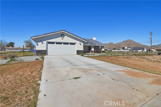 Detail Gallery Image 4 of 22 For 15688 Winnebago, Apple Valley,  CA 92307 - 4 Beds | 2/1 Baths