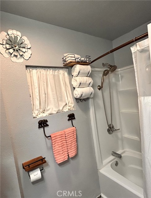 Detail Gallery Image 13 of 31 For 31042 Glen Oak Dr, Running Springs,  CA 92382 - 1 Beds | 1 Baths