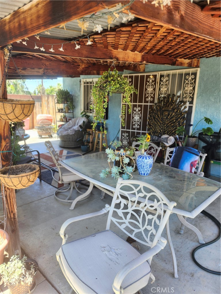 https://media.crmls.org/medias/d7e54150-4dcb-4d50-bd09-a9a641b694f2.jpg?preset=X-Large