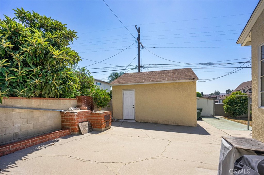 1908 S Isabella Ave