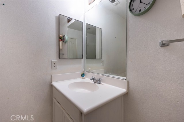 Detail Gallery Image 16 of 45 For 14550 Equestrian Way, Victorville,  CA 92394 - 5 Beds | 3 Baths