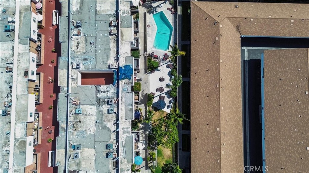 https://media.crmls.org/medias/d7e6c5d6-a947-4f46-b923-aebd344dd7b6.jpg?preset=X-Large