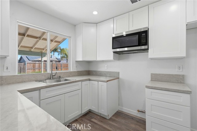 Detail Gallery Image 12 of 25 For 1921 S Kerckhoff Way, Hanford,  CA 93230 - 3 Beds | 2 Baths