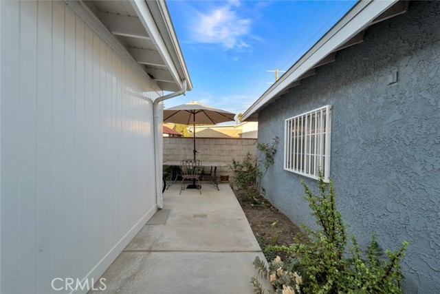 16908 Los Alimos Street, Granada Hills CA: https://media.crmls.org/medias/d7e77f6c-38f2-4754-b35b-33ba508d04ff.jpg