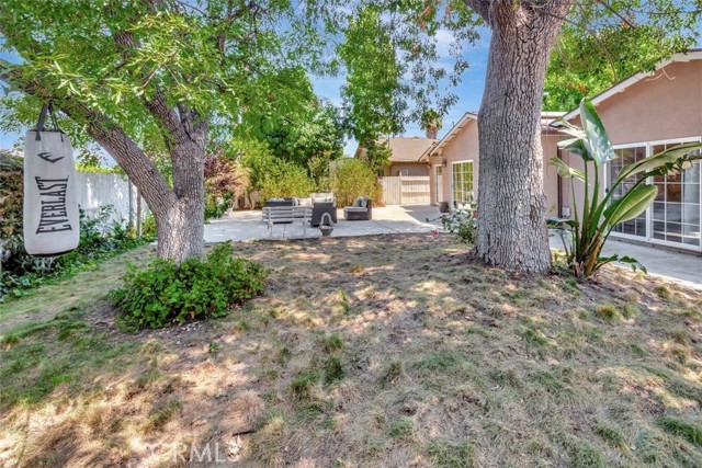 24017 Sylvan Street, Woodland Hills CA: https://media.crmls.org/medias/d7e850a8-35ac-4d4c-8d75-15ac34720e59.jpg