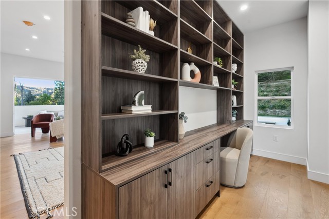 Detail Gallery Image 25 of 53 For 4001 Coldstream, Tarzana,  CA 91356 - 6 Beds | 6/1 Baths