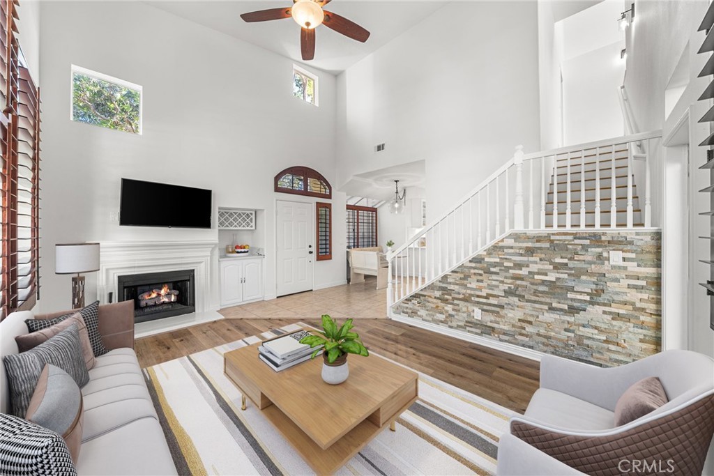 MLS #OC25258182 image #2