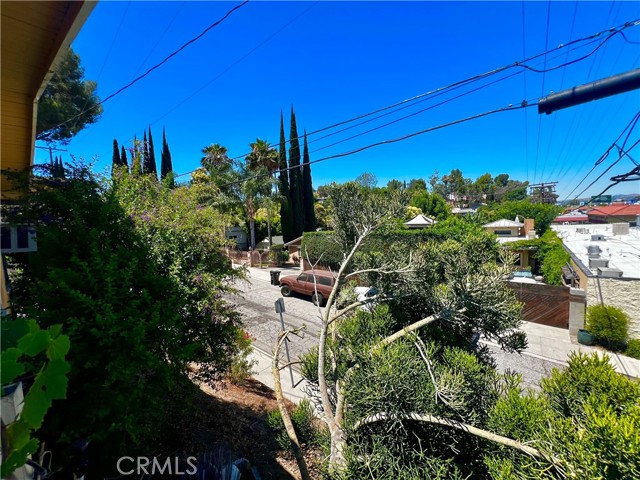 Detail Gallery Image 10 of 10 For 5354 De Roja Ave, Woodland Hills,  CA 91364 - 4 Beds | 2 Baths