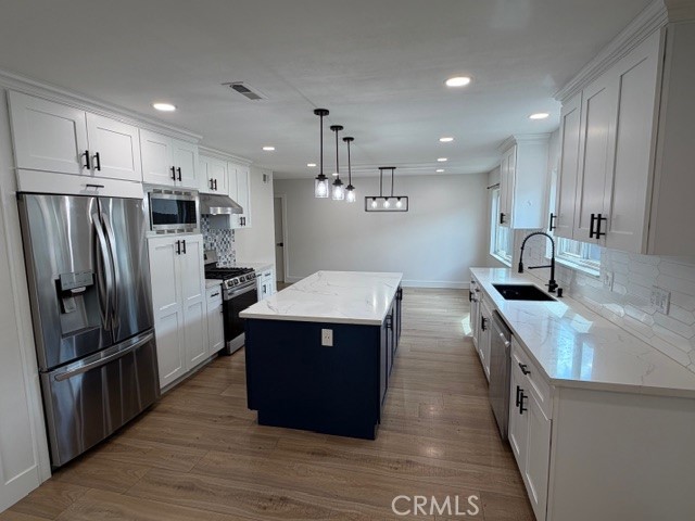 https://media.crmls.org/medias/d7ea5318-9117-4cd7-95db-3f5739549cf8.jpg?preset=X-Large