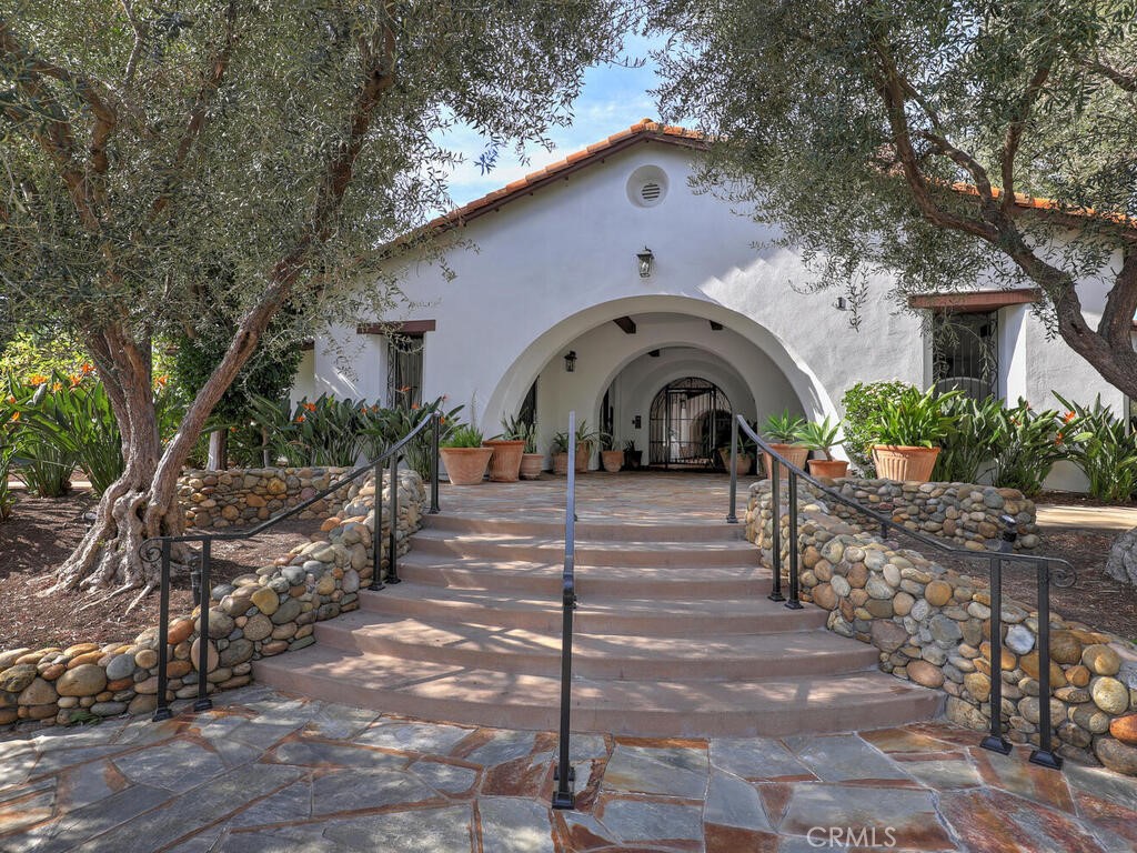 https://media.crmls.org/medias/d7ea72a4-13ce-4da5-8807-6d73fc3645f6.jpg?preset=X-Large