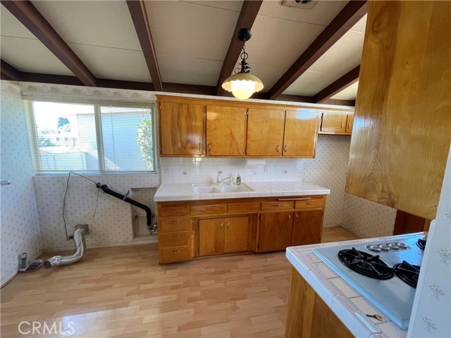 Kitchen/Laundry Area