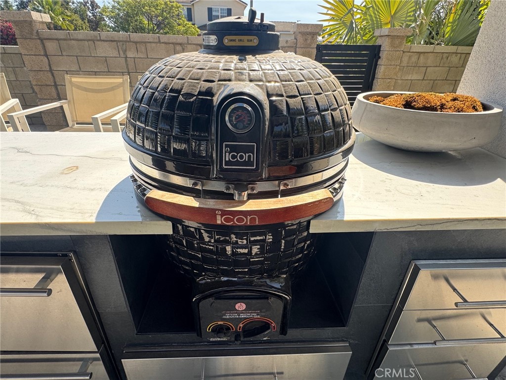 https://media.crmls.org/medias/d7ebb5c2-efb4-4ffe-b087-6294fe544065.jpg?preset=X-Large