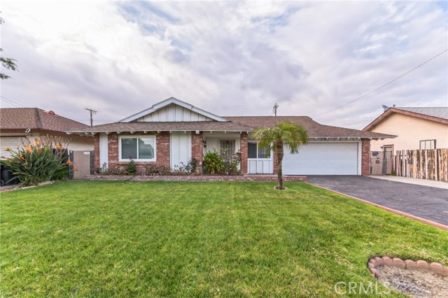 Detail Gallery Image 1 of 21 For 17036 Pine Ave, Fontana,  CA 92335 - 3 Beds | 2 Baths