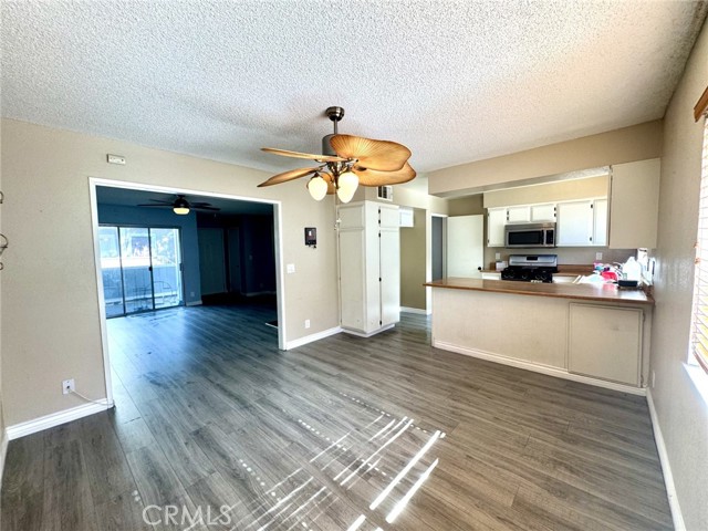 Detail Gallery Image 9 of 43 For 1929 Glenoaks #122,  San Fernando,  CA 91340 - 2 Beds | 3 Baths