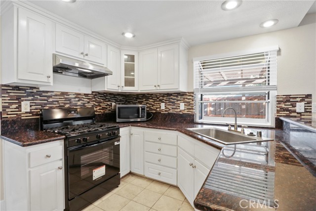 Detail Gallery Image 7 of 20 For 2475 Water, Corona,  CA 92882 - 3 Beds | 2/1 Baths