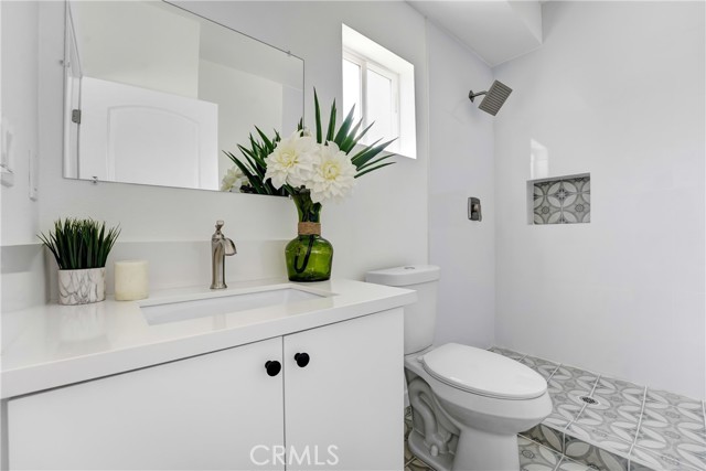 Detail Gallery Image 3 of 16 For 6752 Vanowen Ave, North Hollywood,  CA 91605 - 4 Beds | 3/1 Baths