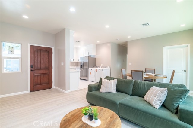 2451 Graydon Avenue, Monrovia CA: https://media.crmls.org/medias/d7ec90e8-0748-49fd-92fc-3dfc74724766.jpg