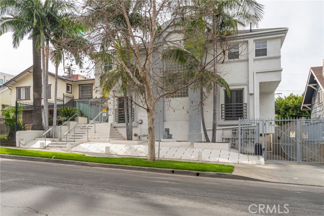 957 S Gramercy Drive, Los Angeles CA: https://media.crmls.org/medias/d7ecbd28-43ac-4287-9345-9adc9f5846ca.jpg