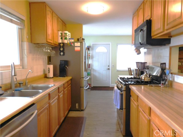 Detail Gallery Image 14 of 56 For 2669 W Russell Ave, Anaheim,  CA 92801 - 3 Beds | 2 Baths