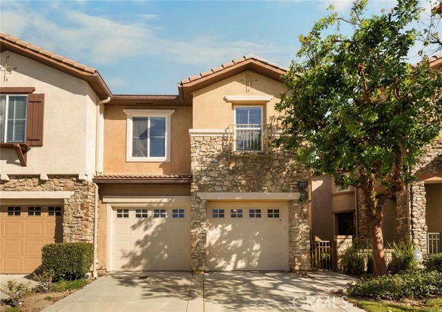 Detail Gallery Image 2 of 75 For 26640 via Bellazza, Valencia,  CA 91381 - 3 Beds | 2/1 Baths