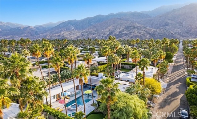 Detail Gallery Image 2 of 24 For 1523 E San Lorenzo, Palm Springs,  CA 92264 - 5 Beds | 5 Baths
