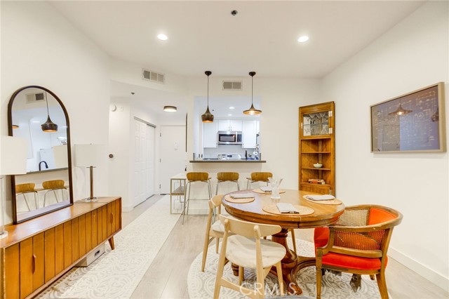 Detail Gallery Image 9 of 28 For 525 S Berendo St #212,  Los Angeles,  CA 90020 - 2 Beds | 2 Baths