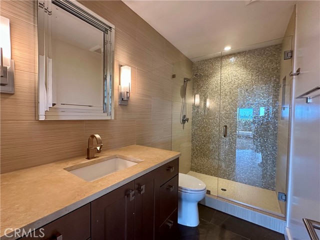 1716 Via La Paz, Burbank CA: https://media.crmls.org/medias/d7efbd5c-12a3-43d7-9e85-eecb287f5f9f.jpg