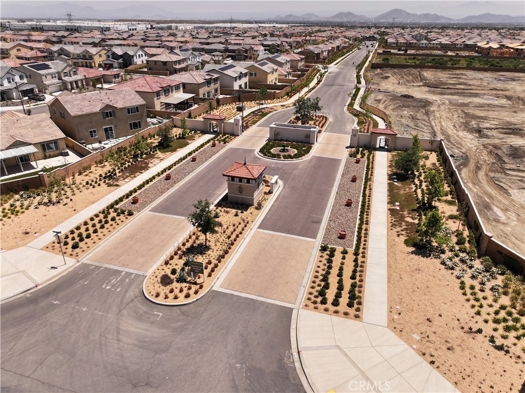 https://media.crmls.org/medias/d7f0a072-f9cf-46f4-baa5-e3dbe94dbd5c.jpg?preset=X-Large