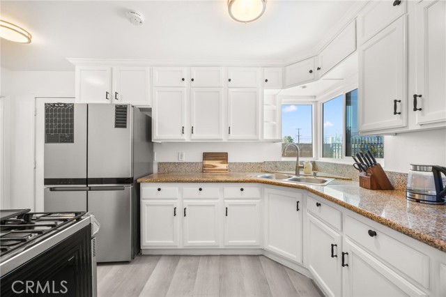 Detail Gallery Image 8 of 34 For 17875 Merrill, Fontana,  CA 92335 - 3 Beds | 1/1 Baths