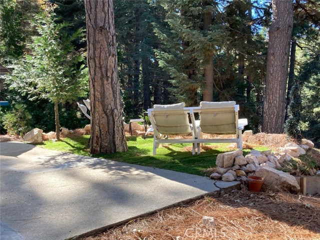 520 Millburn Road, Lake Arrowhead CA: https://media.crmls.org/medias/d7f177ec-d3b8-4c4b-890c-5407740e6e9b.jpg