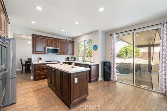 Detail Gallery Image 9 of 37 For 35594 Porcelain Ct, Winchester,  CA 92596 - 4 Beds | 3 Baths