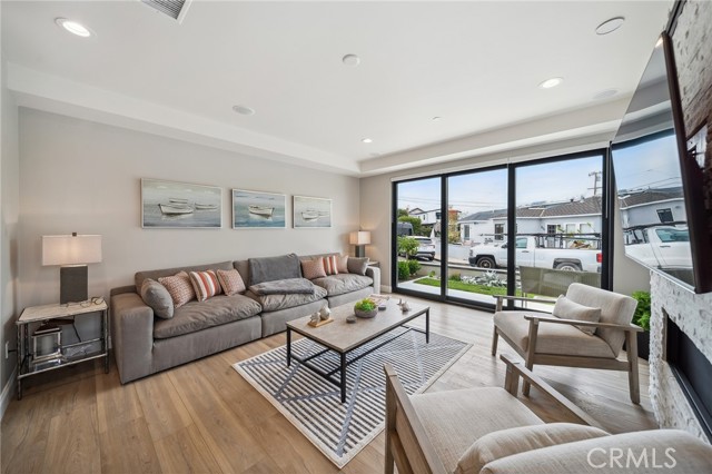 506 Clubhouse Avenue, Newport Beach CA: https://media.crmls.org/medias/d7f1f66a-b1fc-4e29-b745-cda44ed033f1.jpg