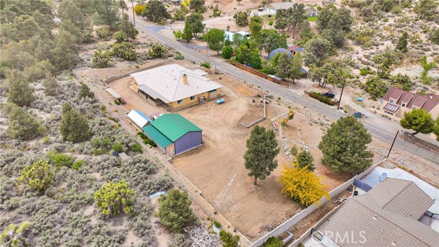 1679 Desert Front Road, Wrightwood CA: https://media.crmls.org/medias/d7f23e56-86f6-421c-87b1-4dde2d46afad.jpg