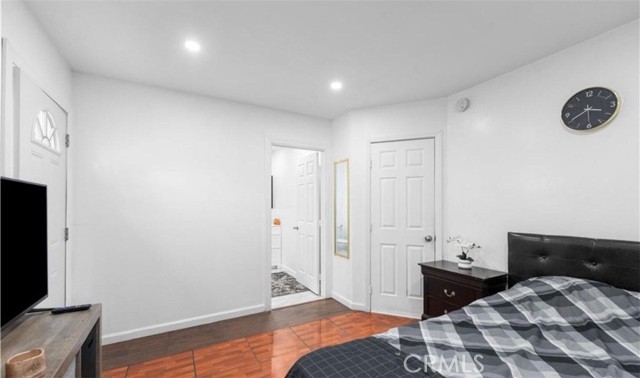 7327 N Loma Verde Avenue, Canoga Park CA: https://media.crmls.org/medias/d7f2a878-d70e-467c-8749-fbc05cd089a1.jpg