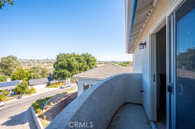 932 Margarita Avenue, Grover Beach CA: https://media.crmls.org/medias/d7f2cbd9-6159-483d-a6fc-be779b9b9fd2.jpg