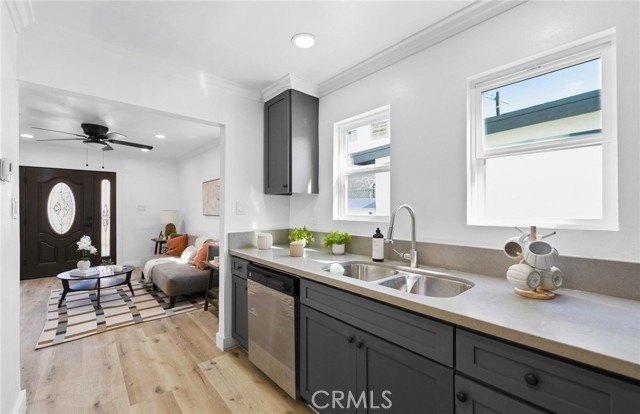 Detail Gallery Image 4 of 12 For 426 W 63rd Pl, Los Angeles,  CA 90003 - 2 Beds | 1 Baths