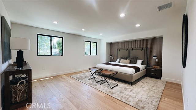Detail Gallery Image 17 of 70 For 5730 Kelvin Ave, Woodland Hills,  CA 91367 - 4 Beds | 4/1 Baths