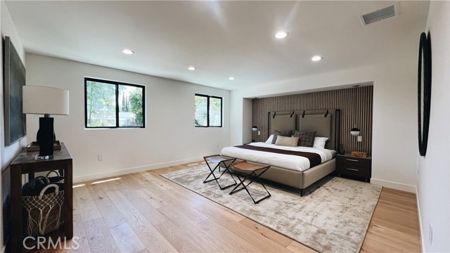 Detail Gallery Image 17 of 70 For 5730 Kelvin Ave, Woodland Hills,  CA 91367 - 4 Beds | 4/1 Baths