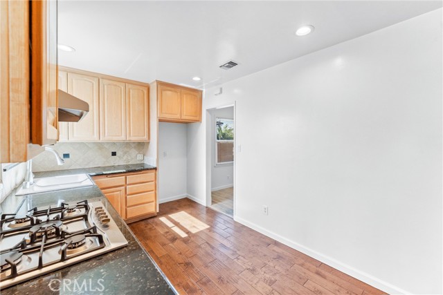 Detail Gallery Image 10 of 27 For 229 N Bitterbush St, Orange,  CA 92868 - 3 Beds | 2/1 Baths