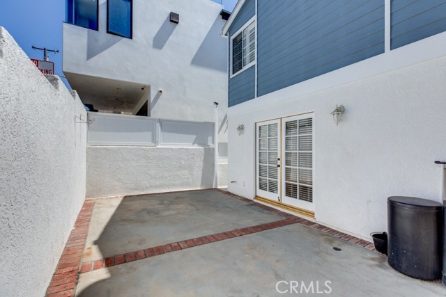 645 Longfellow Avenue, Hermosa Beach CA: https://media.crmls.org/medias/d7f3cbbb-2cfc-4967-995b-c565559693f4.jpg