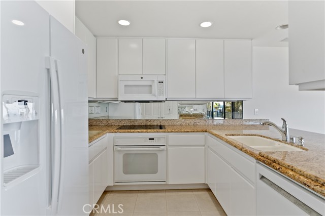 Detail Gallery Image 12 of 50 For 31423 Coast Hwy #15,  Laguna Beach,  CA 92651 - 2 Beds | 2 Baths