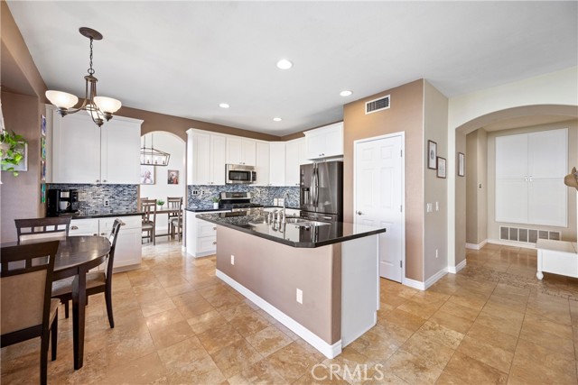 Detail Gallery Image 13 of 56 For 2969 Coral St, Corona,  CA 92882 - 5 Beds | 3 Baths