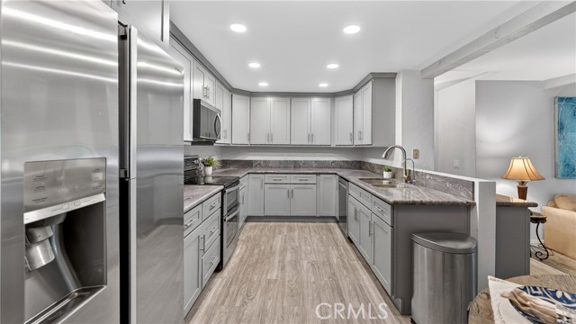 Detail Gallery Image 10 of 46 For 21372 Brookhurst #626,  Huntington Beach,  CA 92646 - 2 Beds | 2 Baths